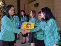 Ketua TP PKK Sulut Anik Yulius Selvanus membuka Temu Kader PKK 2025 di Graha Gubernuran Bumi Beringin, menegaskan pentingnya peran kader dalam meningkatkan kesejahteraan keluarga melalui program pemberdayaan yang berkelanjutan.