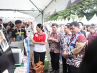 Gubernur Sulawesi Utara, Mayjen TNI (Purn) Yulius Selvanus, resmi menutup penyelenggaraan SMK Expo 2025 yang digelar di Kawasan Megamas Manado, Jumat (21/11/2025).