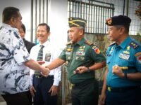 MANADO-Pangdam XIII/Merdeka Mayjen TNI Mirza Agus, S.I.P., menerima langsung kedatangan Jaksa Agung Republik Indonesia Prof. Dr. ST Burhanuddin, S.H., M.M., di ruang VIP Bandara Internasional Sam Ratulangi Manado, Senin (23/2/2026)